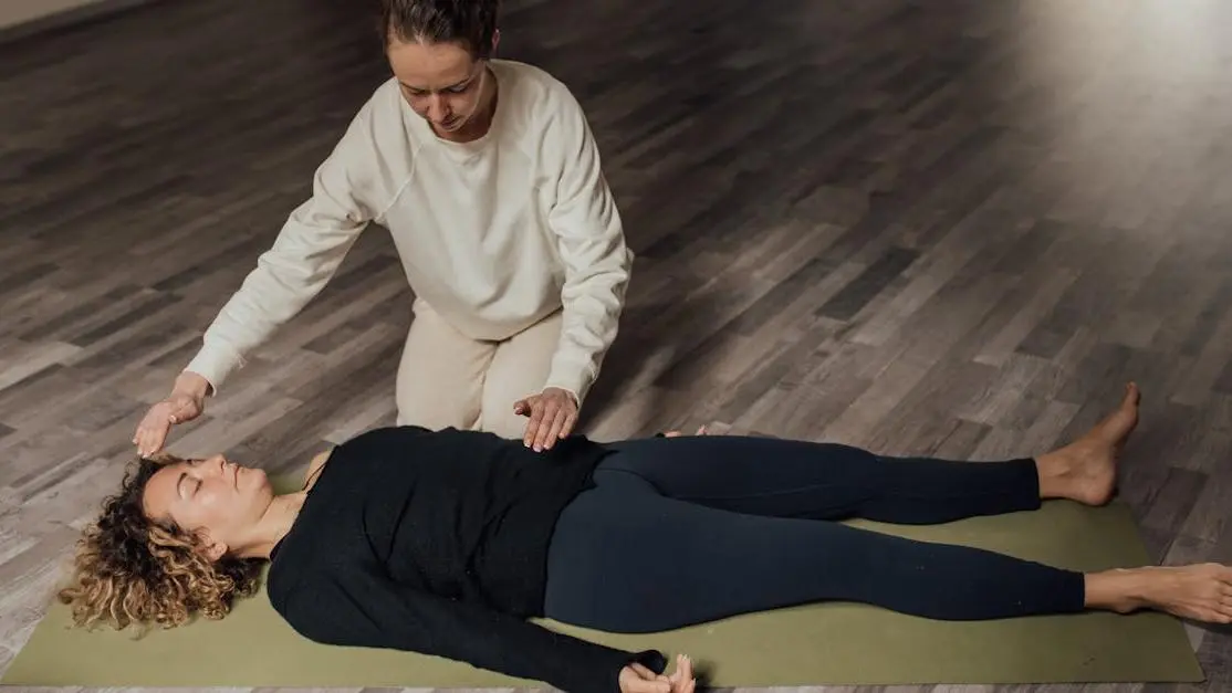 Practitioner helping woman focus her mind during energy healing session